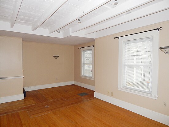 Building Photo - $1600 - 2BRM - 900ft2 - Bangor – Cumberlan...