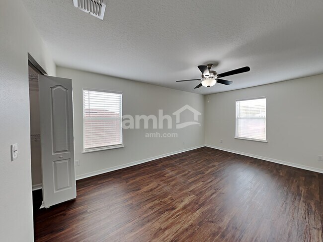 Building Photo - 4860 Windbourne Way