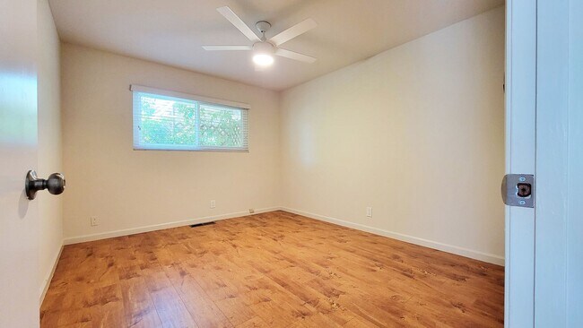 Building Photo - 1031-1033 Dale Avenue