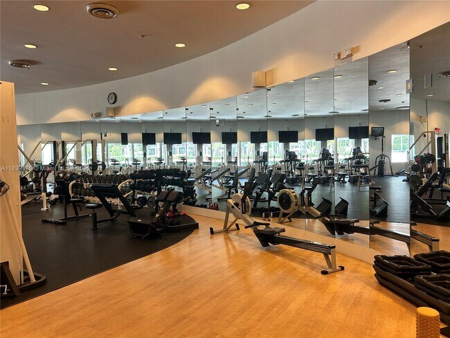 Building Photo - 5600 Collins Ave