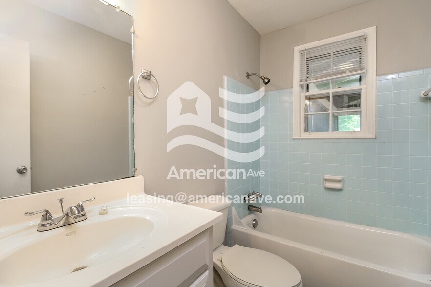 Building Photo - 713 Frieden St