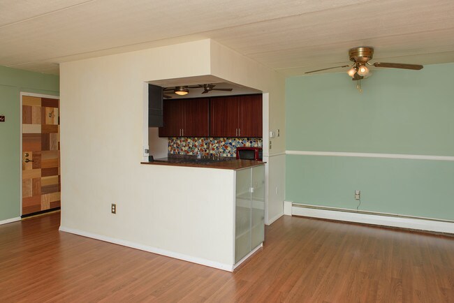 Building Photo - 280 Bridgewater Rd