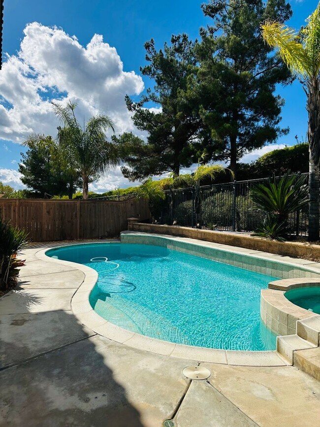 Building Photo - 5 bedroom Pool Home for rent in Murrieta