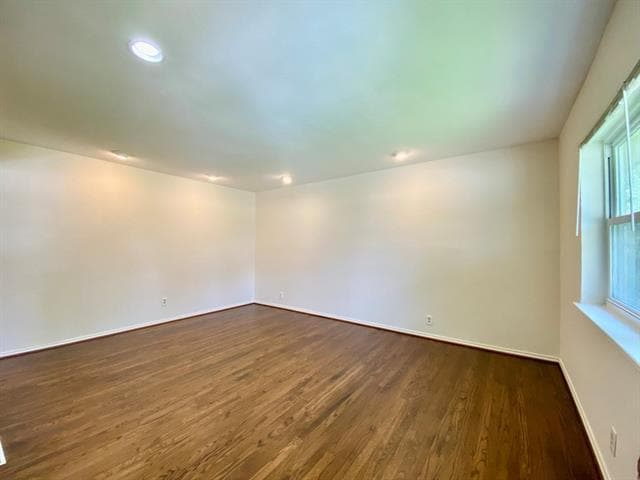 Building Photo - 2125 Forest Oaks Dr