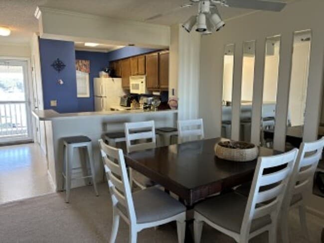 Building Photo - Cedar Point Villas, B32 Swansboro NC