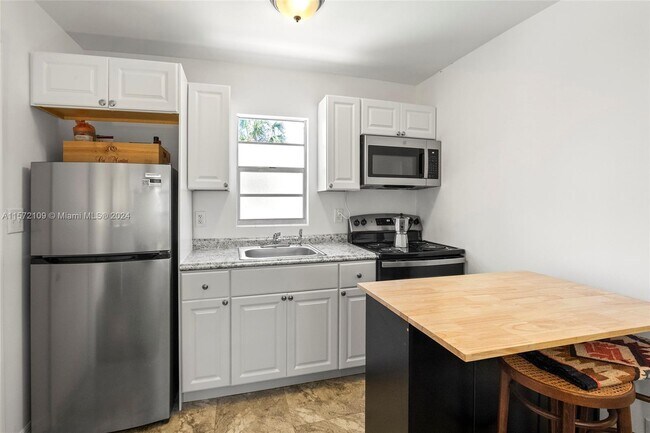 Building Photo - 637 37th St