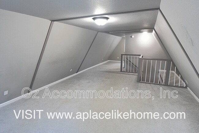Building Photo - 5402 NW Venetian Dr