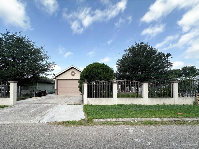 Building Photo - 16 Valencia Dr