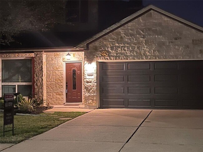 Building Photo - 201 Arrowhead Trail