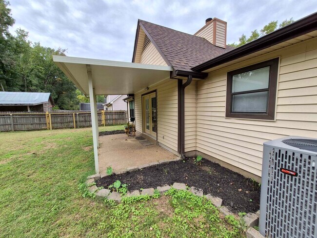 Building Photo - 5657 Heartwood Dr