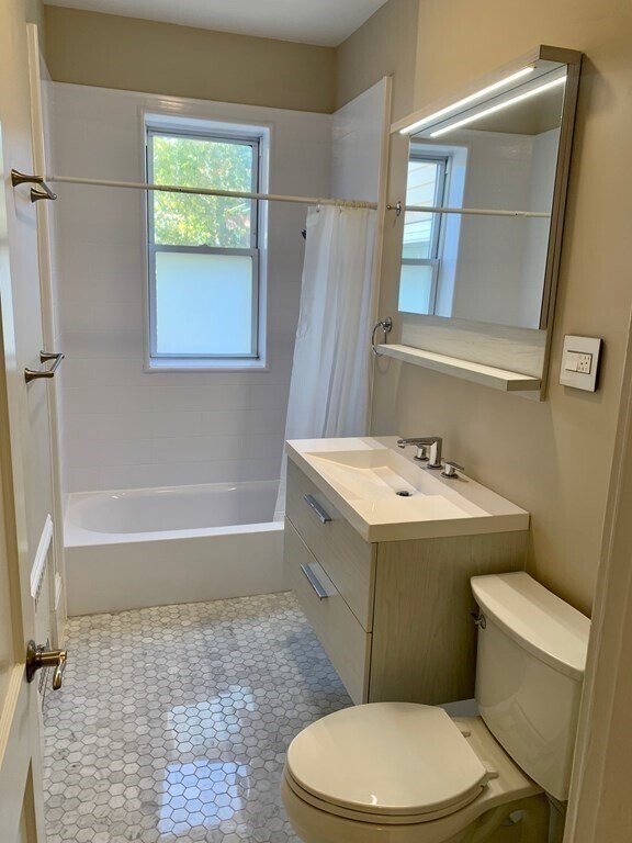 Building Photo - 34 Parkman St