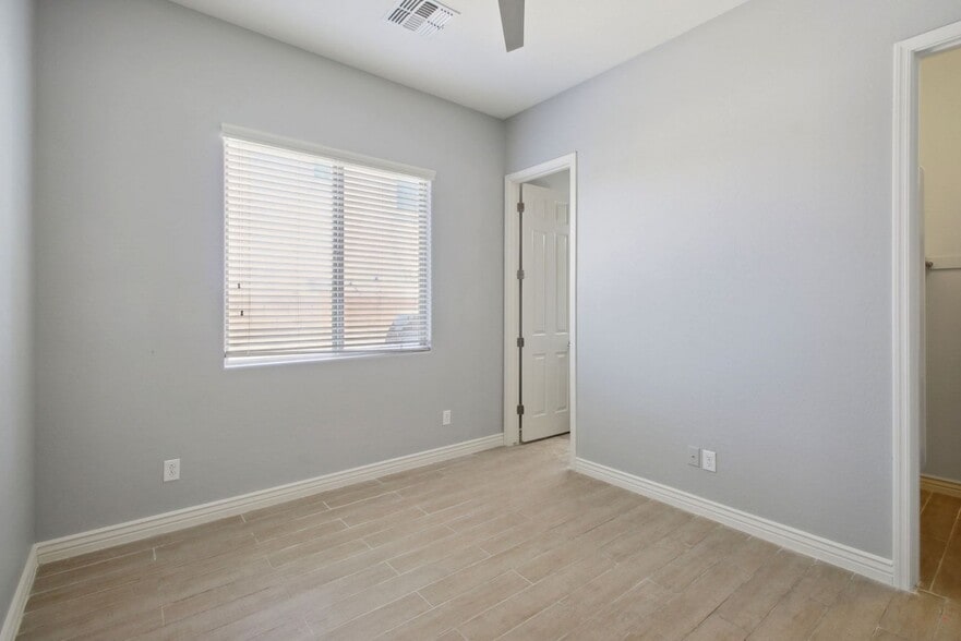 Building Photo - 7410 W Buckskin Trail