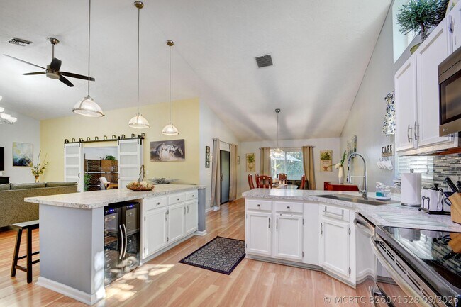 Building Photo - 1098 Primrose Ln