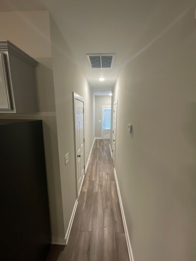 Building Photo - Home for Rent in Oak Grove, AL!! Available to View Now!!!