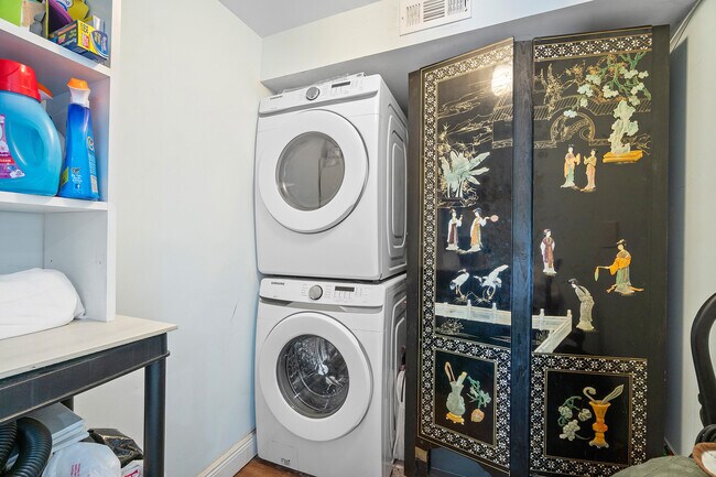 Building Photo - 321 Forsyth St