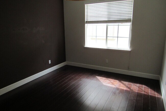 Building Photo - Gorgeous 5 Bed/4.5 Bath with Office in Perfect San Ramon Location