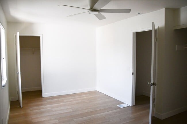 Building Photo - Valencia (994)