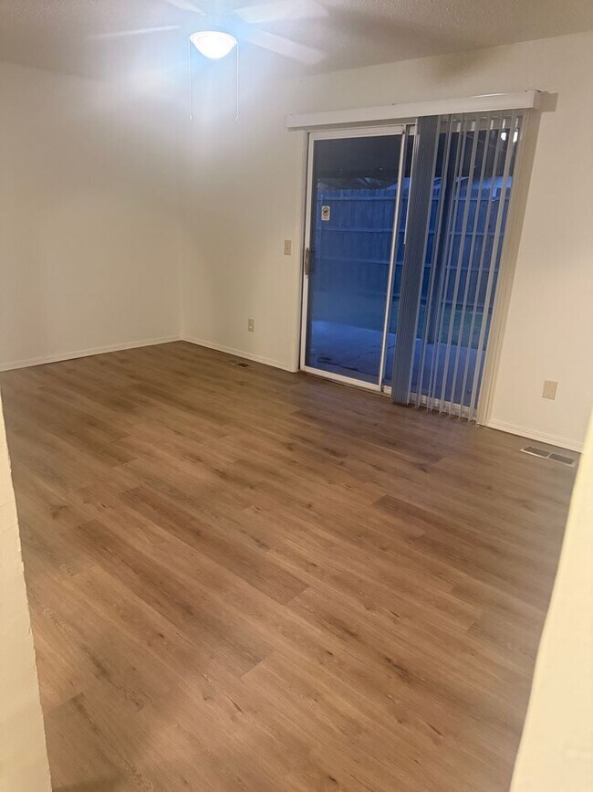 Building Photo - 735 Willow Run