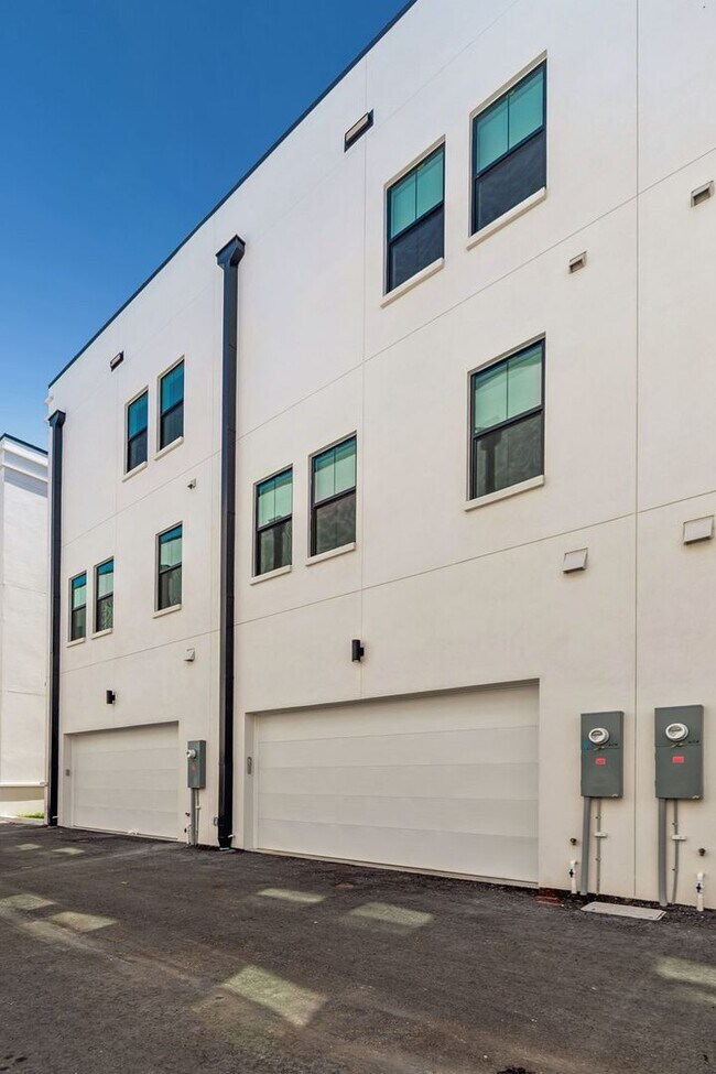 Building Photo - New Construction Townhome For Lease downtown Tampa, Ybor City, Gas Worx