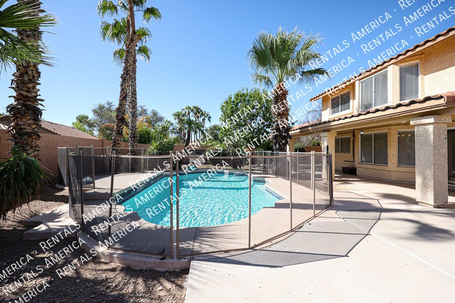 Building Photo - 2361 W Myrtle Dr