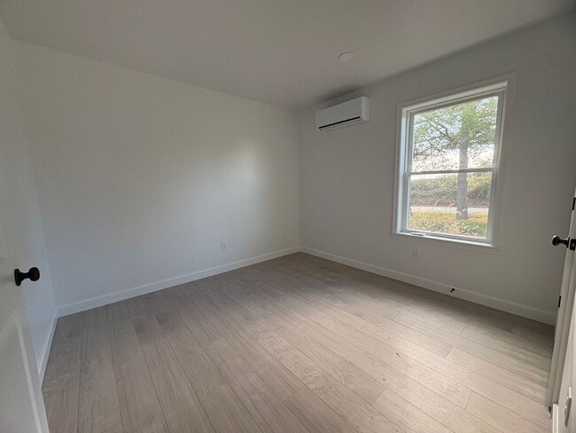 Building Photo - Newly Built 3 Bedroom 1.5 Bathroom Available in Spring Grove!