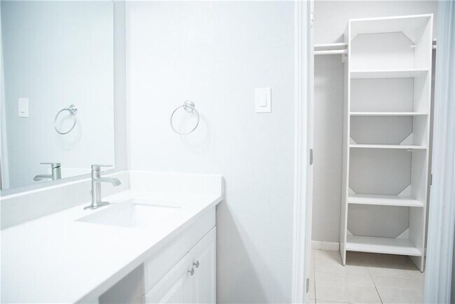 Building Photo - 202 Spring Garden Dr