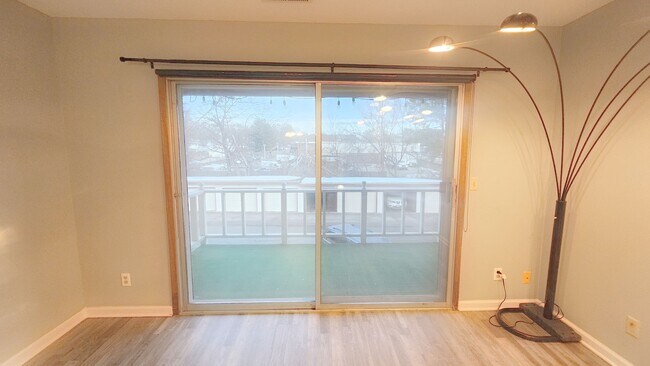 Building Photo - Spacious 2 Bedroom Condo for Rent in Urbandale