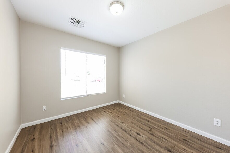 Building Photo - 12530 W Willow Ave