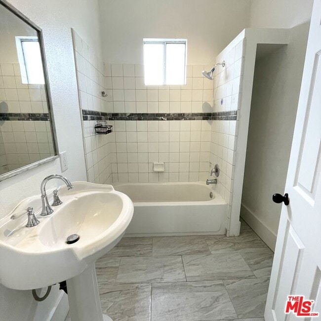 Building Photo - 1224 Lincoln St