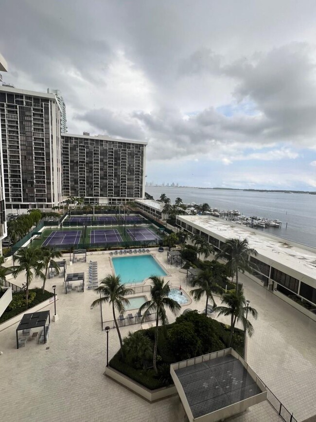 Building Photo - 1925 Brickell Ave