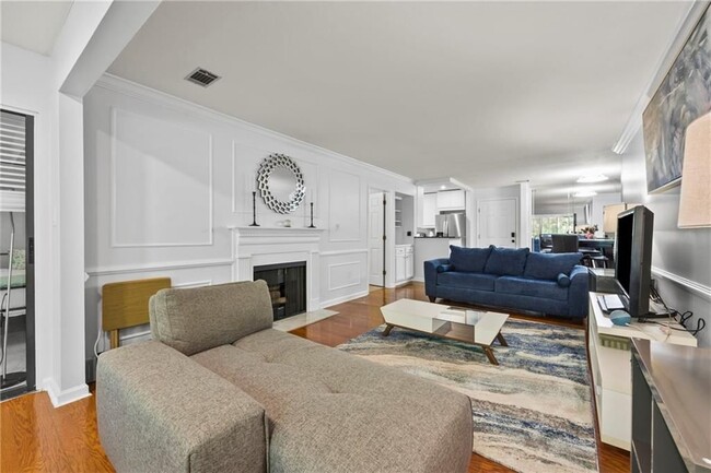 Building Photo - 25108 Plantation Dr NE