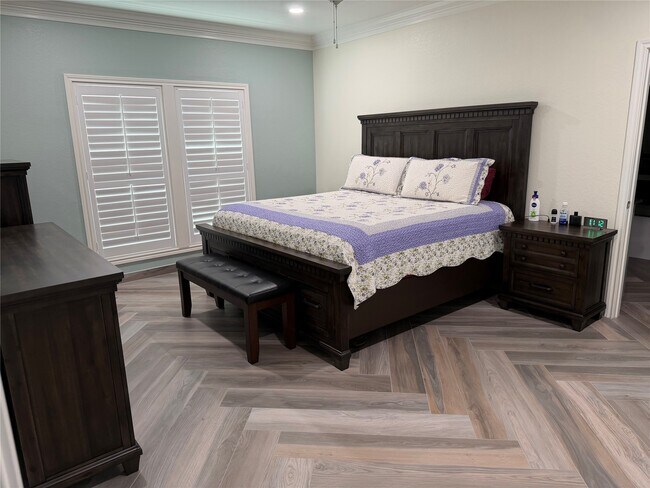 Building Photo - 5525 Swan Dr