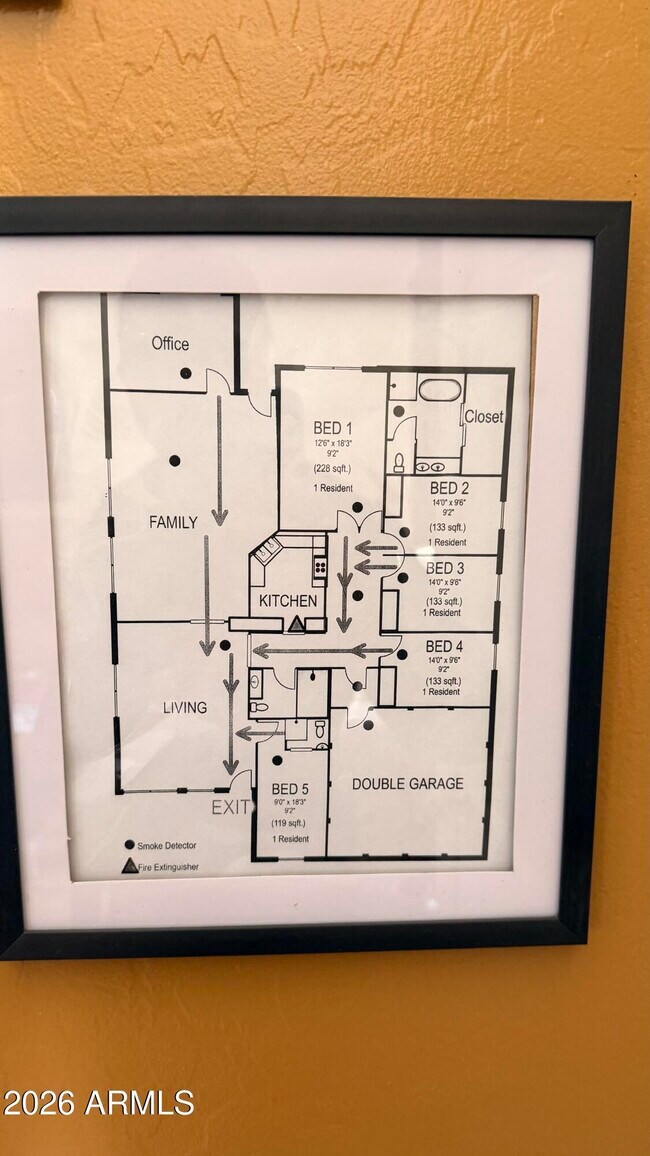 Building Photo - 5940 W Villa Theresa Dr