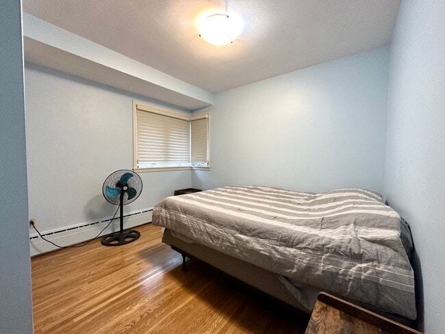 Building Photo - AVAILABLE Aug. 1 - 4 BEDROOM 3 BATHROOM - GORGEOUS LAKE VIEWS