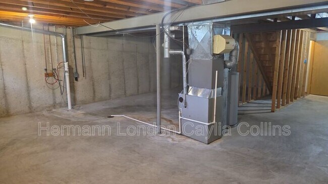 Building Photo - 946 Amaral Cir