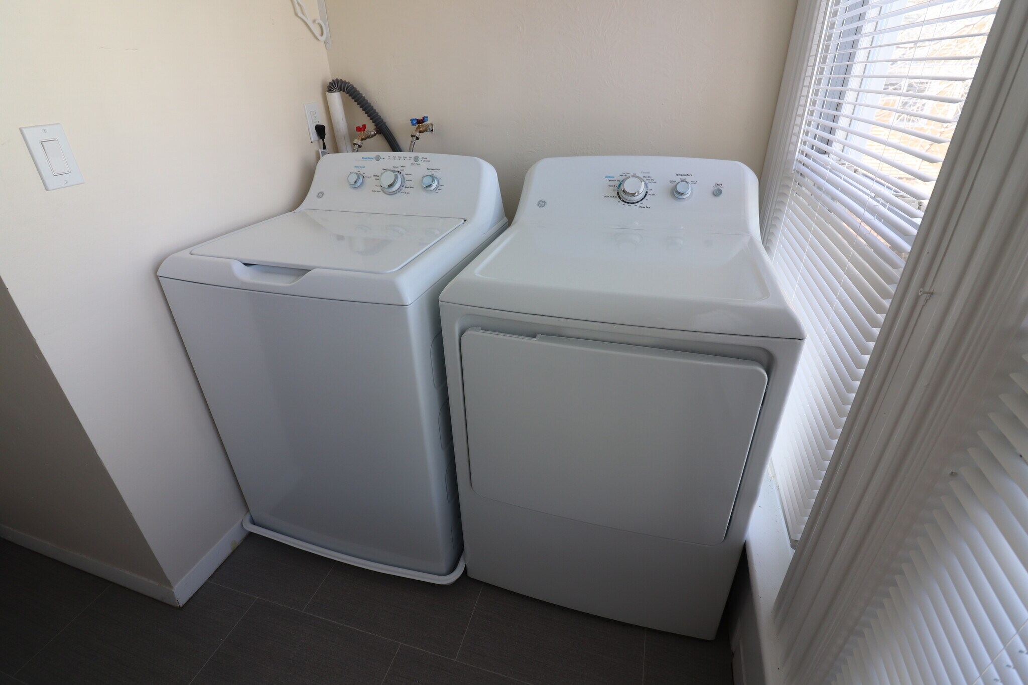 Building Photo - 162 Babcock St