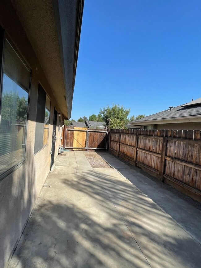 Building Photo - Charming home coming soon in NE Visalia!