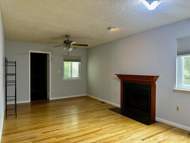 Building Photo - 99 Thoreau Dr