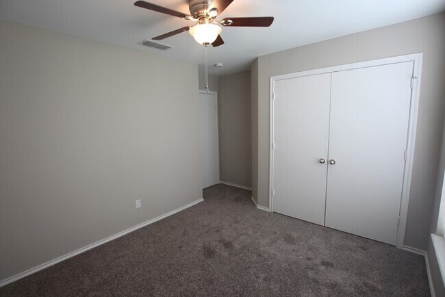 Building Photo - 3 Bedroom 2 Bath in Whitehouse ISD!