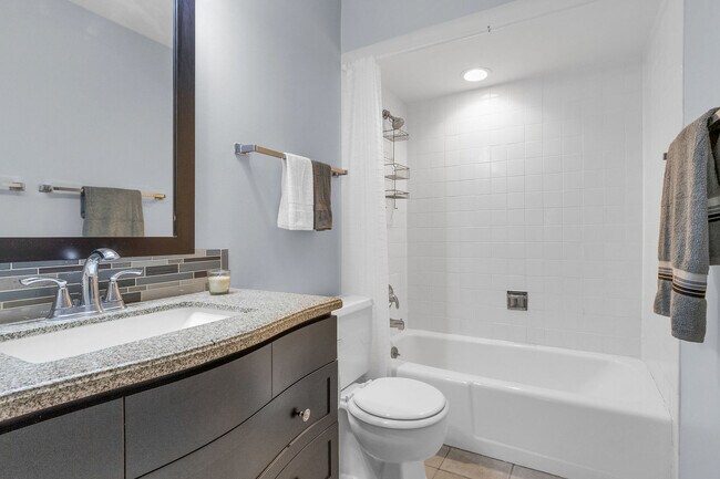 Building Photo - 520 Shorely Dr