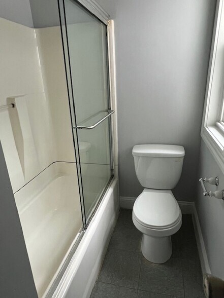 Bathroom - 653 Broadway St