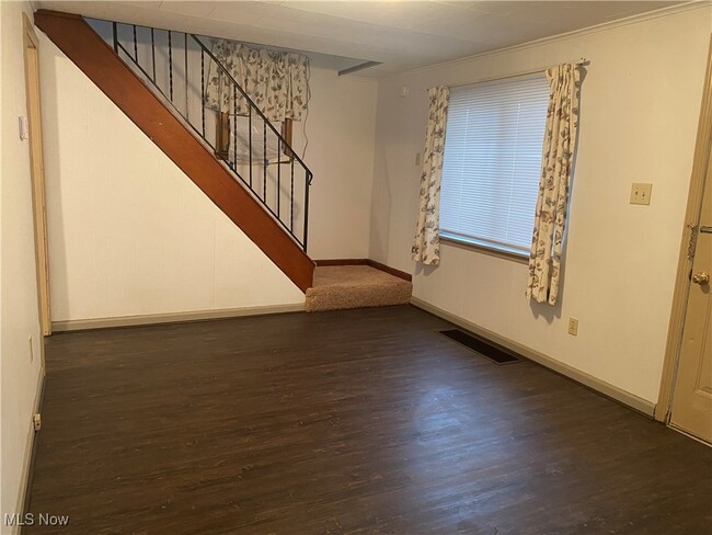 Building Photo - 103 Wallace St