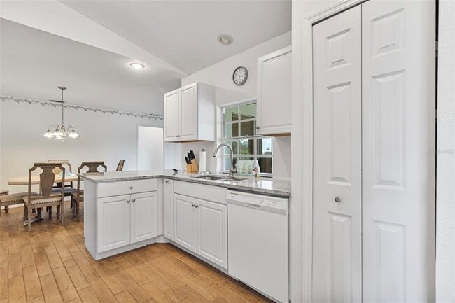 Building Photo - 6460 Blueberry Dr