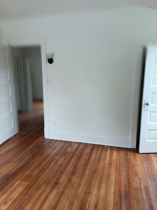 Building Photo - BUY ON CONTRACT MOVE IN READY! RENT TO OWN...