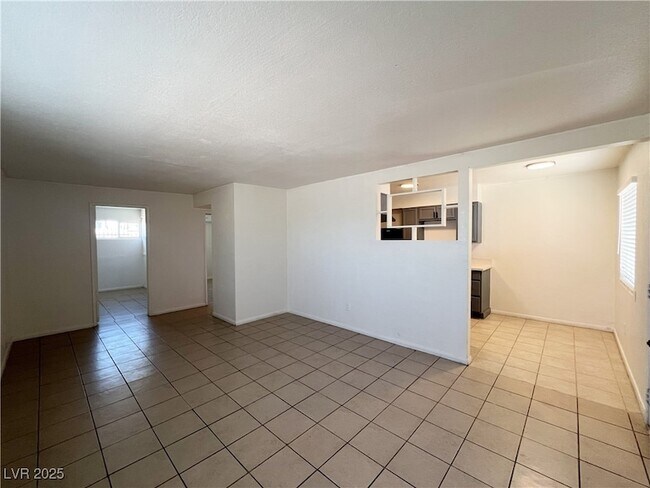 Building Photo - 2030 Sunrise Ave