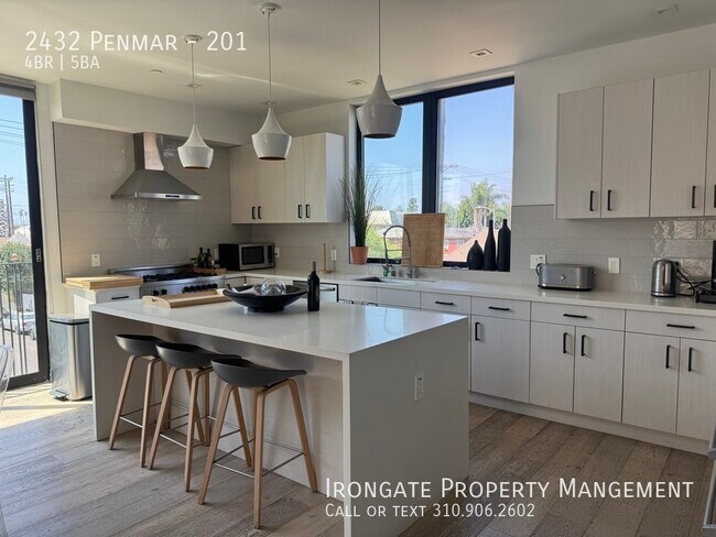 Building Photo - 2432 Penmar-201