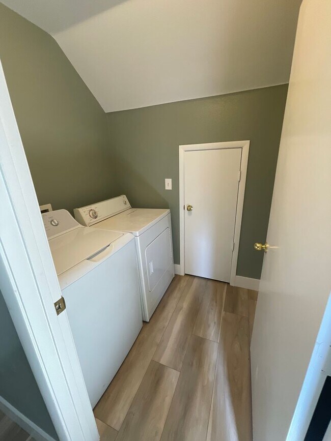 Building Photo - 5848 Red Dawn St