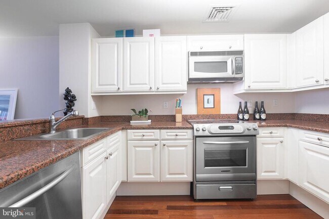 Building Photo - 1500 Chestnut St