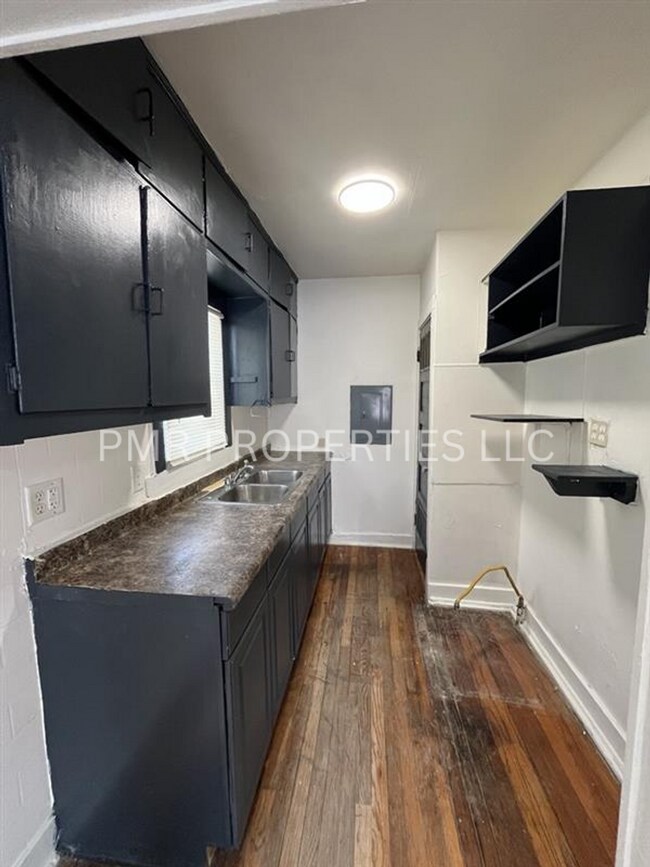 Building Photo - 1 Bedroom /1 Bathroom- House