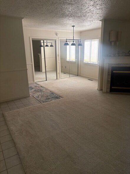 Building Photo - 6284 Woodsdale Dr
